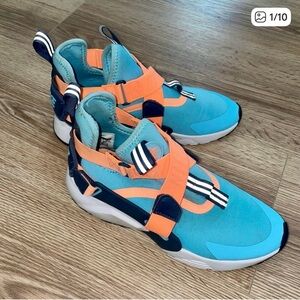 Nike Huarache City Big Kids 5Y Gently Used